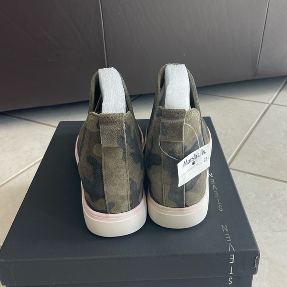 Steve Madden Canares Cut-Out Booties - Picture 3 of 10